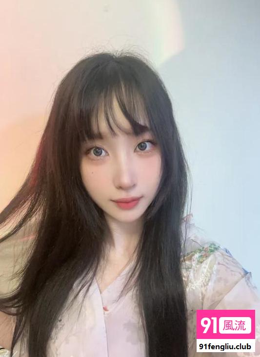 态度挺好的小美女